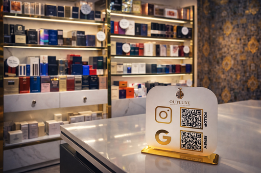 Checking a perfume at the OUTLUXE consultation counter